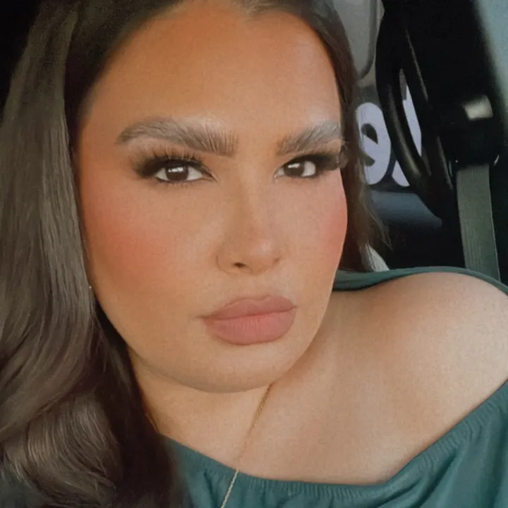divine.latin.vicky