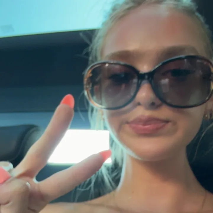 @1nelliewood