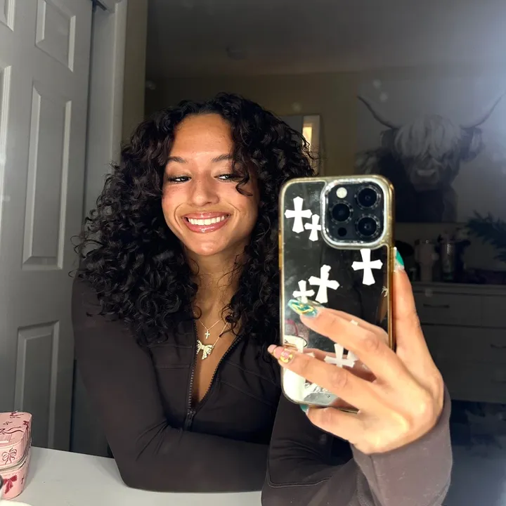 @skylasue