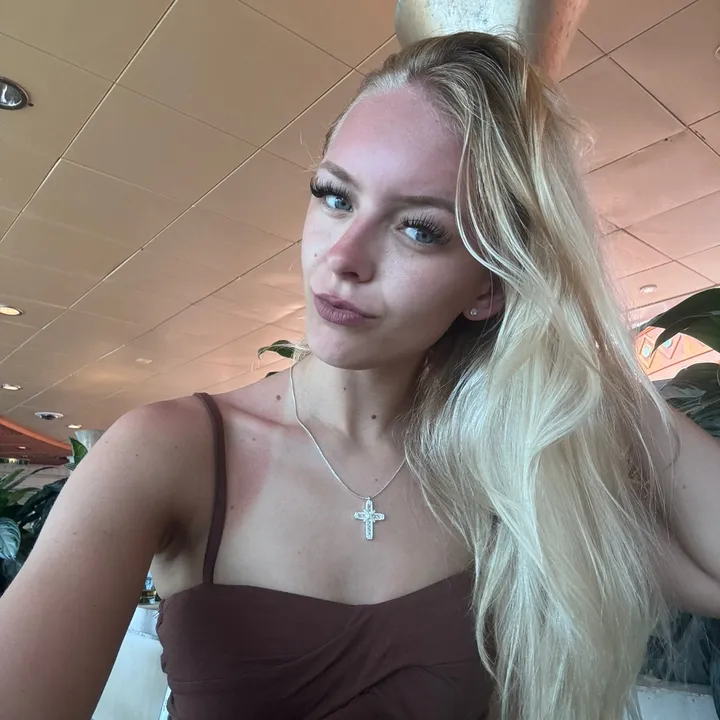 officialskylaralexis