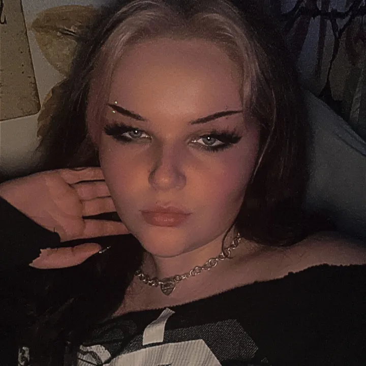 swallowingmaggots