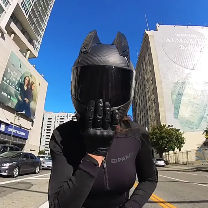 @lamotogirl