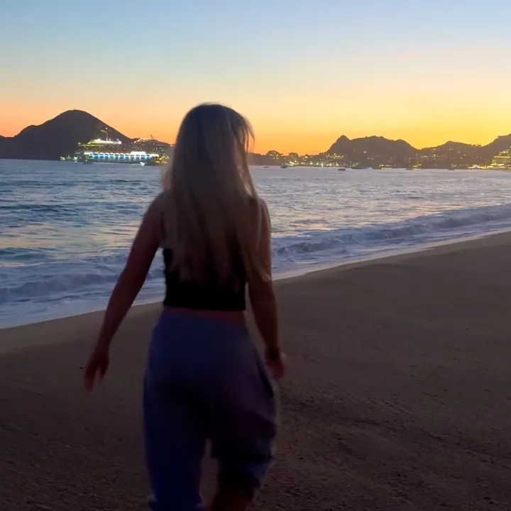 @miaarobin