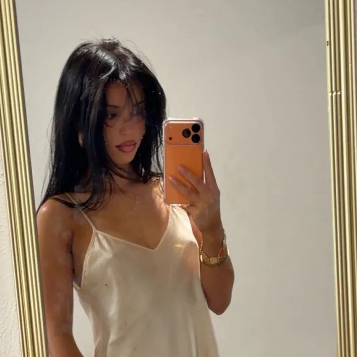 josie_4red