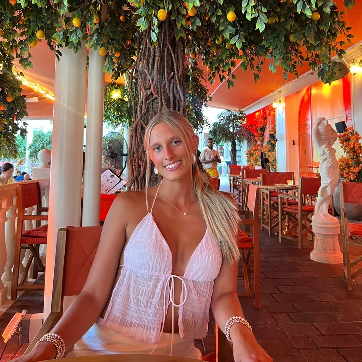 zoecarson7