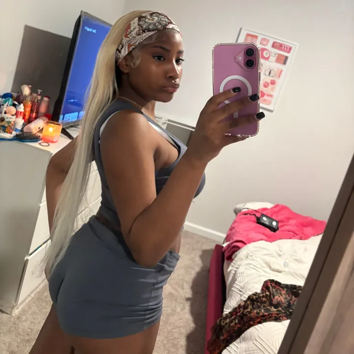 therealemarii._