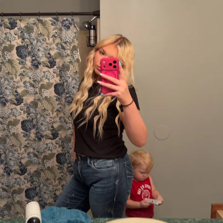 @_izabellavaughn