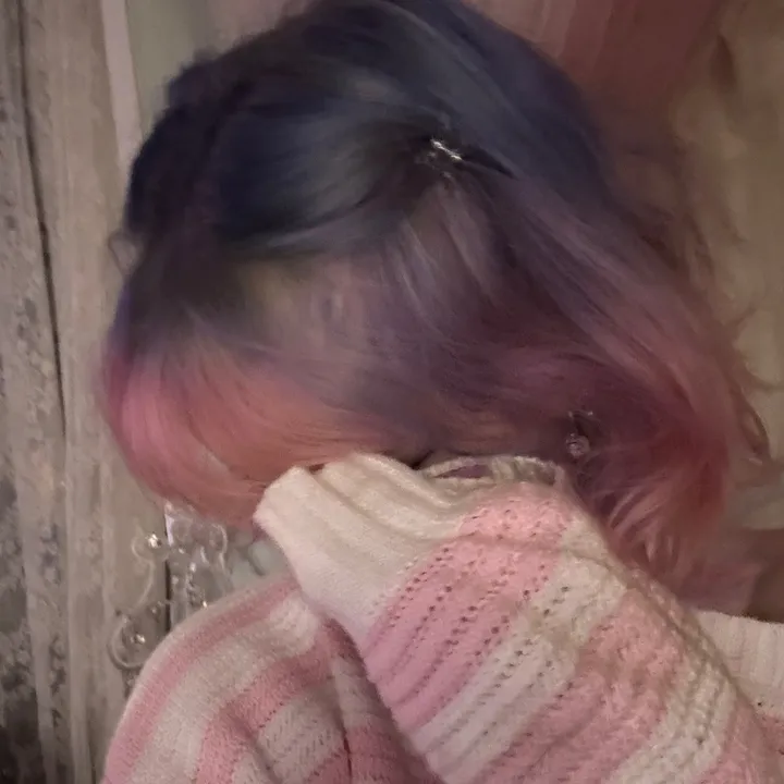 @thenolegsgirl