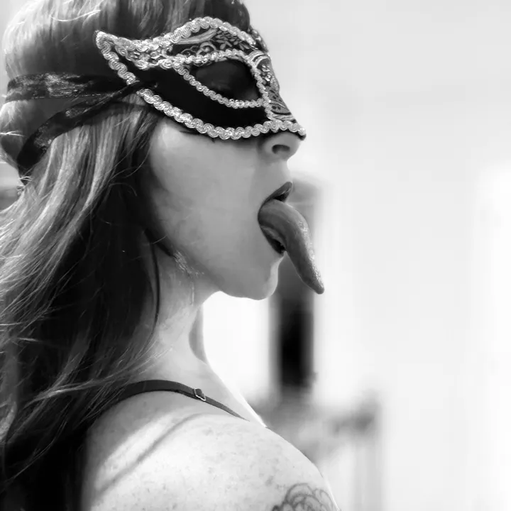 maskedmia27