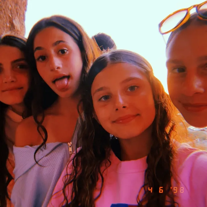 @avarosen_