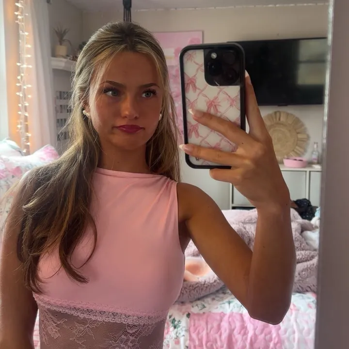@hiimnotyourmomsdaughter