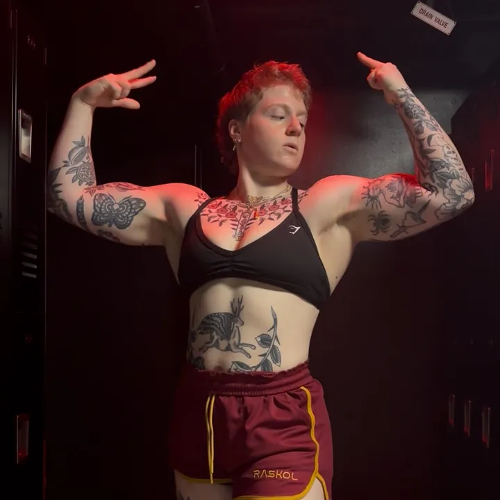 @lesbianlifts