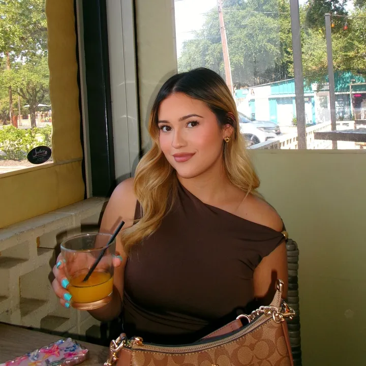 @deyluvgiss