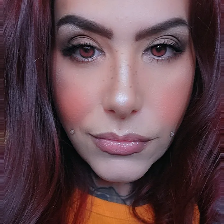 magenta_marie