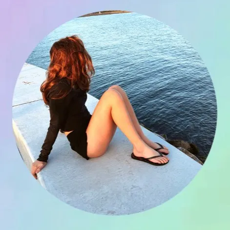 ava_muenker