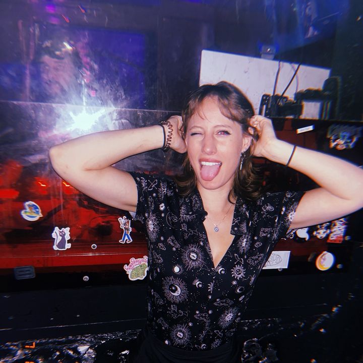 hollar_back_girl