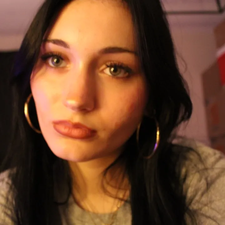@ellarhett__