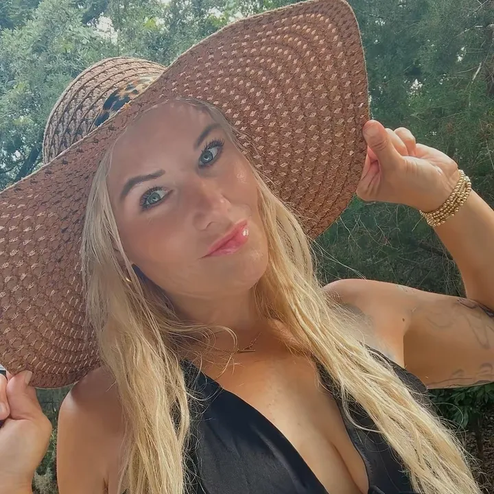 @april_duggan