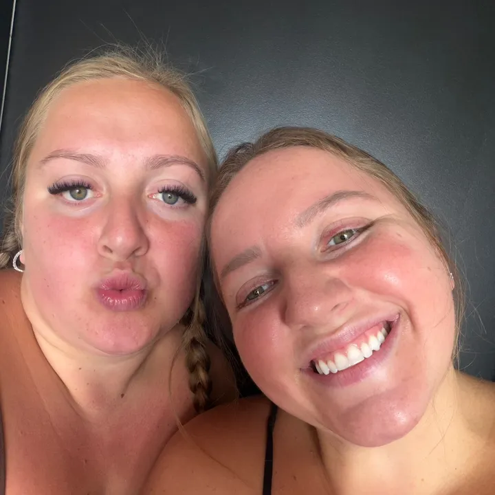@vickyy.and.jennyy