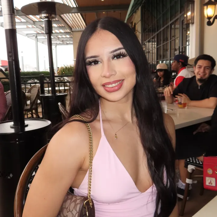 .thaniaflores