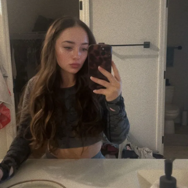 @lanacattt