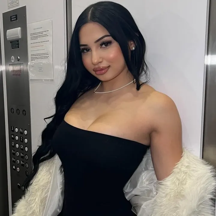 adriianaaa_a