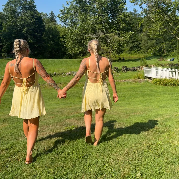 viralblondetwins