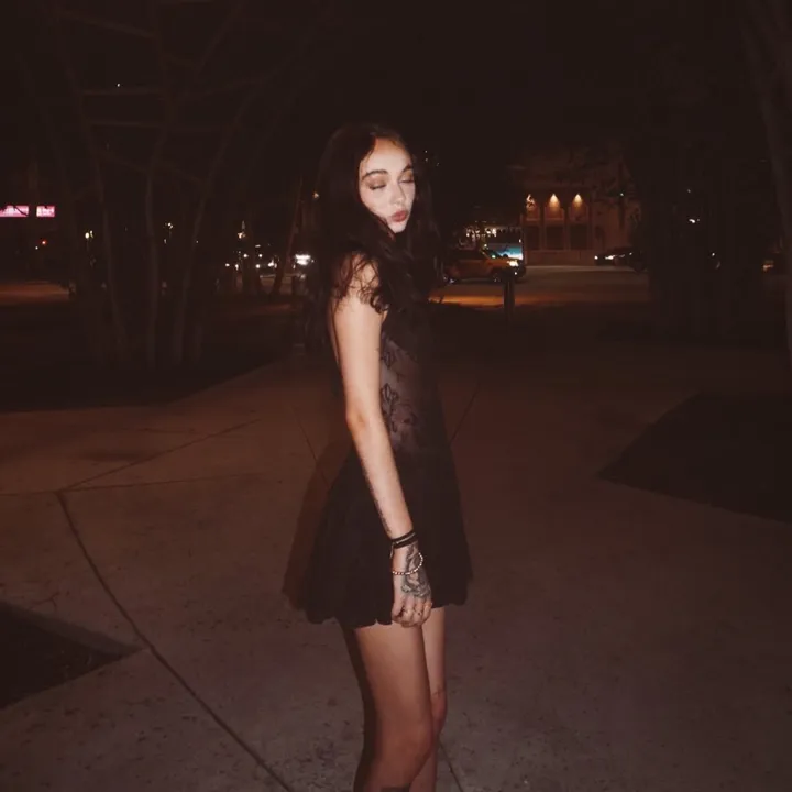 lellaburton555