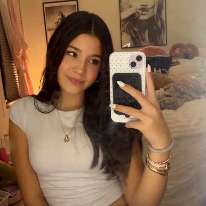 adoraellis1
