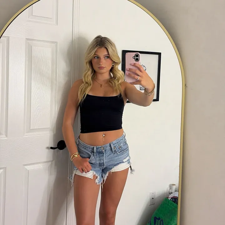 @avakelleyxoxo