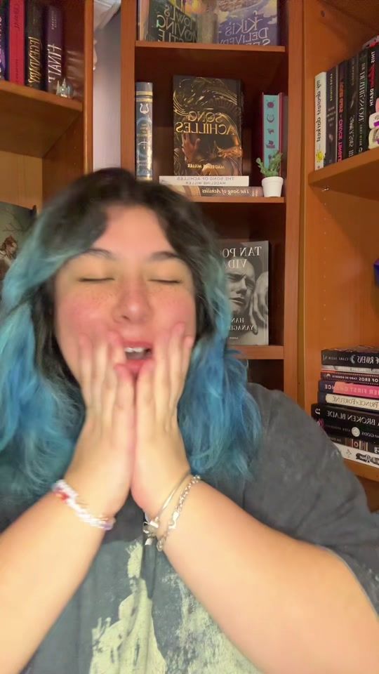 TikTok video thumbnail by cryingwhileiread