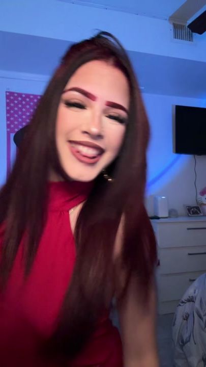 TikTok using Secreto